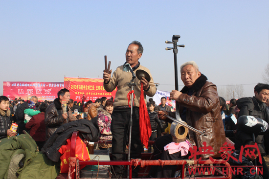 寶豐馬街書(shū)會(huì)獲世界紀(jì)錄認(rèn)證 民間藝人相聚“斗藝” 寶豐馬街書(shū)會(huì)獲世界紀(jì)錄認(rèn)證 民間藝人相聚“斗藝”