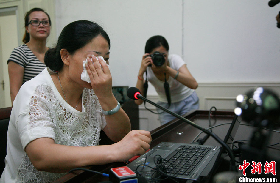 浙江江山韓亞空難親歷學(xué)生與國內(nèi)家長進行視頻對話 中新社發(fā) 李晨韻/攝