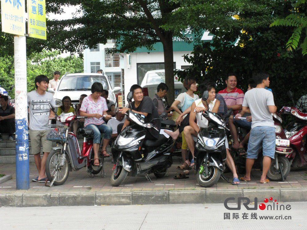 2013年07月10日，廣西壯族自治區(qū)北海市，依然有很多外地人聽信謠言不肯離去。圖片來源：飛影/CF