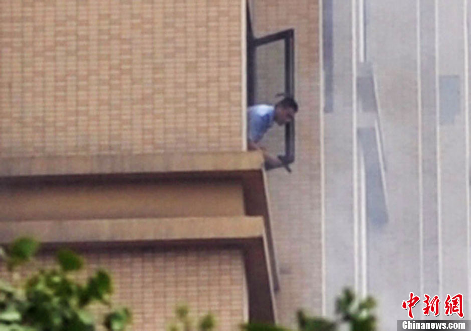 7月31日，成都成華區(qū)二十四城小區(qū)發(fā)生警匪槍戰(zhàn)。