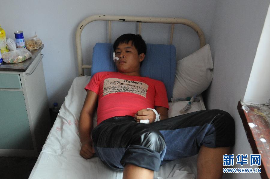 　8月20日，一名傷者在醫(yī)院接受救治。