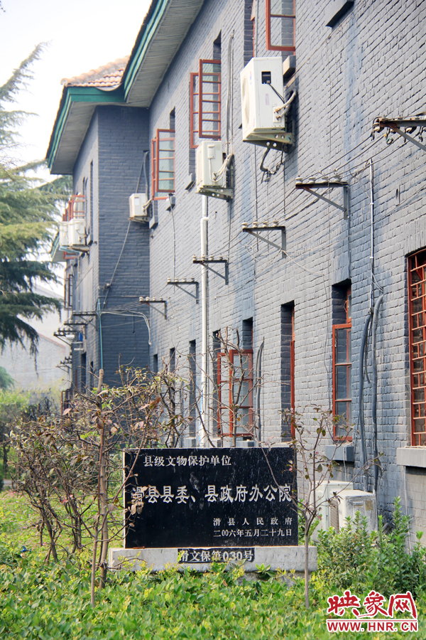 因為縣委大院‘陳舊老土’,政府大院的蘇式建筑于2006年被列為縣級文物保護單位。