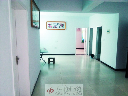 入住的居民說(shuō),這套廉租房面積超過(guò)100平方米。