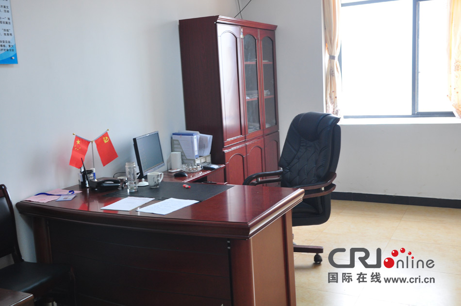 2013年10月21日，長沙云蓋村欠債千萬新建的豪華村部樓。