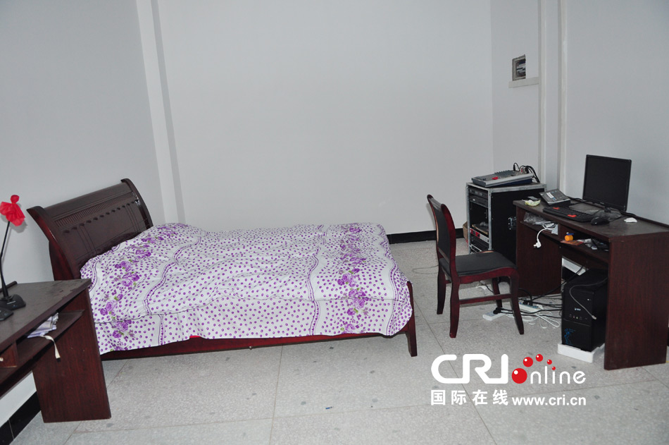 2013年10月21日，長沙云蓋村欠債千萬新建的豪華村部樓。