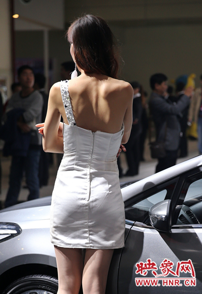 雖然進入深秋，車模依然“輕裝”上場。