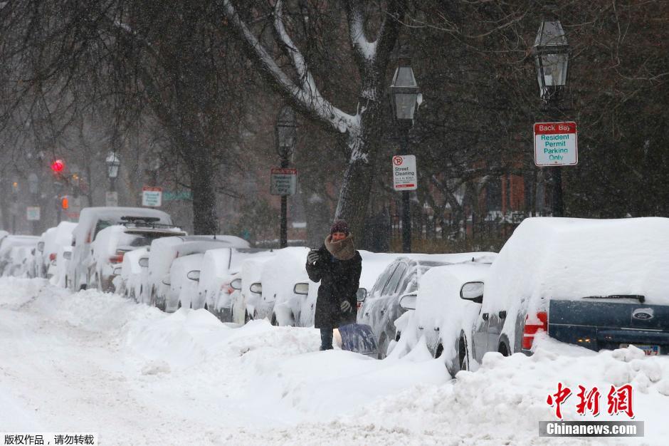 美國中東部遭暴風雪肆虐 街頭房屋變“冰屋”