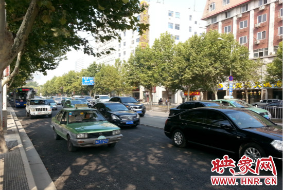 “無車日”仍有許多私家車主選擇開車上路。