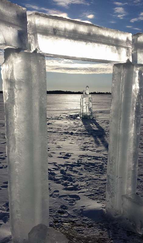 每根冰柱都重達(dá)300磅（約合136公斤）。（網(wǎng)頁截圖）