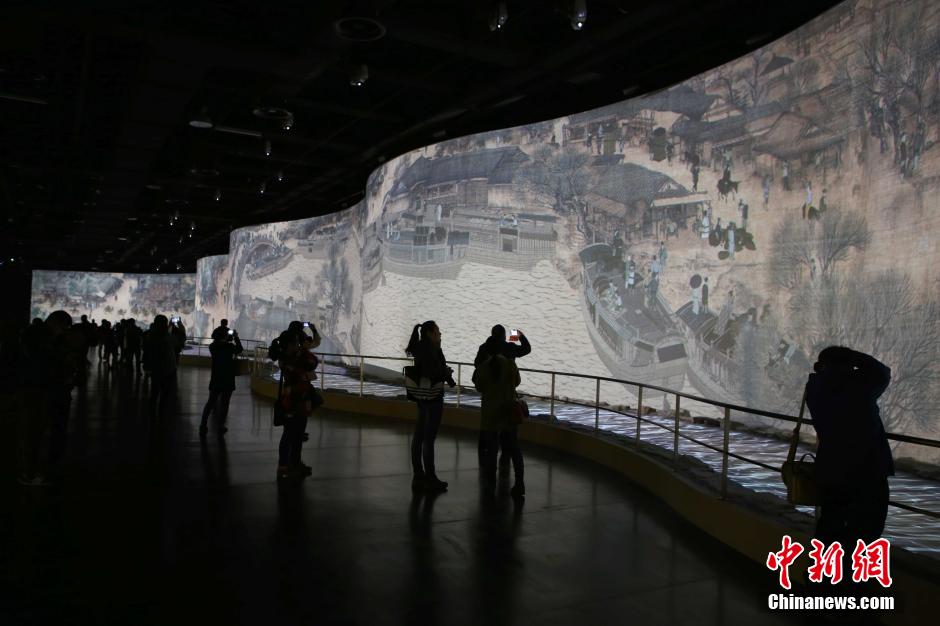 “會(huì)動(dòng)”的《清明上河圖》亮相河南開封 “會(huì)動(dòng)”的《清明上河圖》亮相河南開封