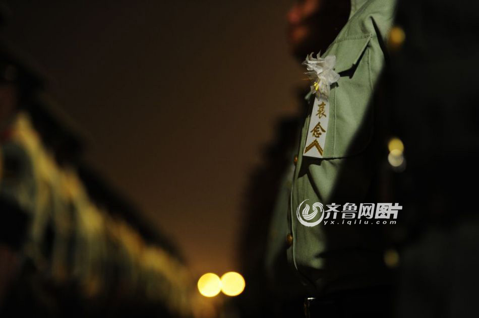 張楠烈士靈柩回國迎接儀式現(xiàn)場 張楠烈士靈柩回國迎接儀式現(xiàn)場