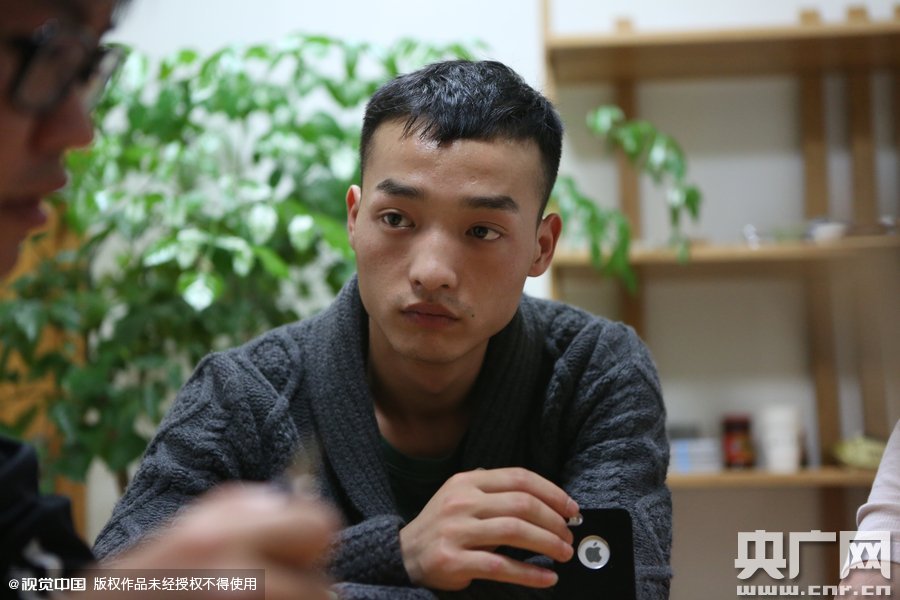 網(wǎng)絡(luò)紅人葉良辰現(xiàn)身浙江臺(tái)州，接受記者的專訪。