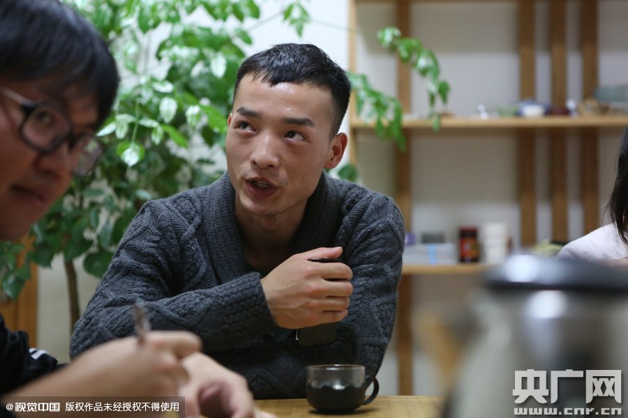 網(wǎng)絡(luò)紅人葉良辰現(xiàn)身浙江臺(tái)州，接受記者的專訪。