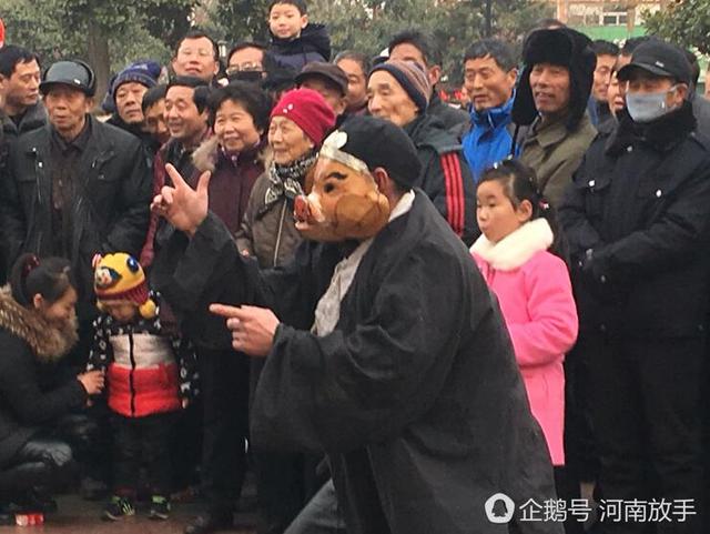 洛陽大叔扮豬八戒 一個(gè)動(dòng)作令人臉紅