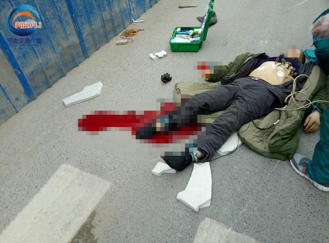 鄭州一面包車撞電動(dòng)車　電動(dòng)車主已無生命跡象