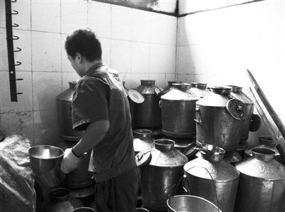 酒鬼酒自檢曾發(fā)現(xiàn)塑化劑超標(biāo) 公司沒(méi)有太重視 酒鬼酒自檢曾發(fā)現(xiàn)塑化劑超標(biāo) 公司沒(méi)有太重視