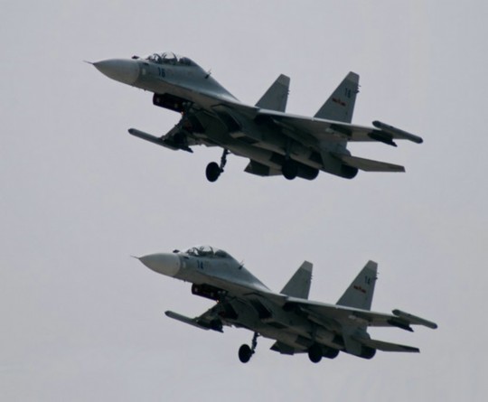 資料圖：解放軍蘇-30戰(zhàn)機編隊飛行。