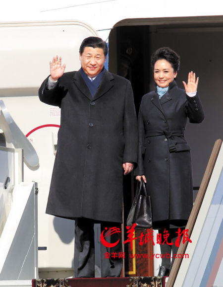 國家主席習(xí)近平首次出訪俄羅斯，夫人彭麗媛陪同。