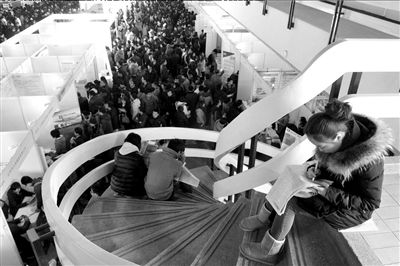 2月23日，北京春節(jié)后首場大型招聘會在老國展舉行。（資料圖片）京華時(shí)報(bào)記者張斌攝