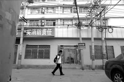 北京工商學(xué)院注冊地址西城區(qū)大醬坊胡同3號院，已經(jīng)是其他單位的辦公地點(diǎn)?！　【┤A時(shí)報(bào)記者潘之望攝