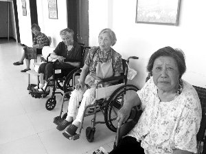 13個(gè)老人中，年齡最大的已經(jīng)99歲