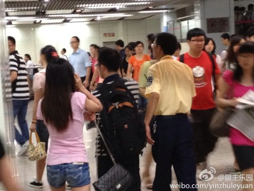 7月22日早上，上海地鐵6號(hào)線浦電路站，一男一女發(fā)生激烈口角，女子“指證”男子系“色狼”。