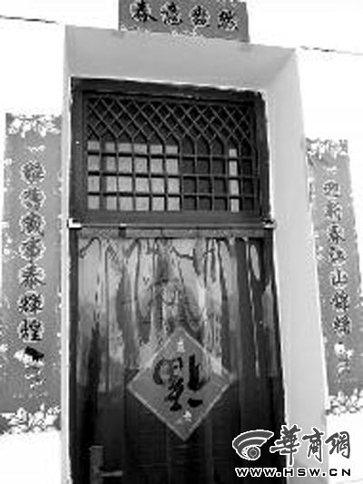 昨日中午，張某辦公室大門緊閉。