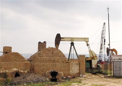 正在作業(yè)的揭蓋井，位于定邊縣紅柳溝鎮(zhèn)紅柳溝村。