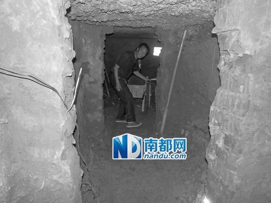 昨日，工人在地宮內(nèi)。CFP圖片