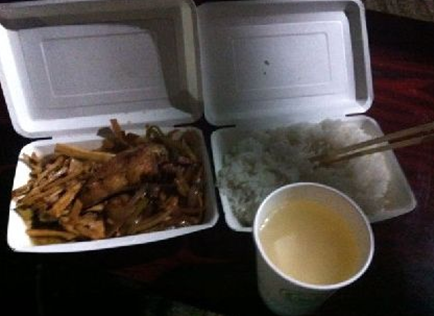 45元的盒飯,三菜一湯。