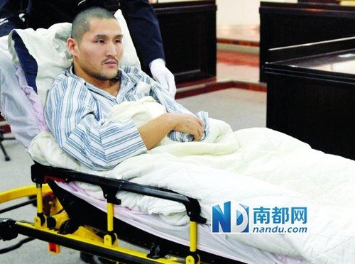 被告人冀中星在法庭上。