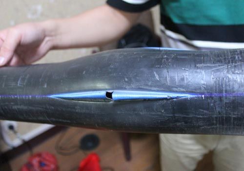 爆裂的水管，像被刀劃開(kāi)一樣