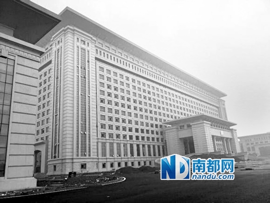 圖片顯示，湖南攸縣新建的發(fā)展中心樓群氣派，廣場龐大。 圖片來源：天涯論壇