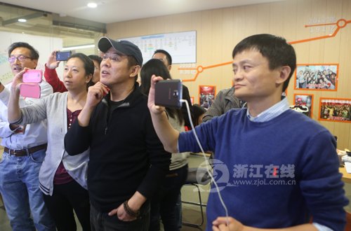 李連杰現(xiàn)身阿里巴巴，助陣雙十一。
