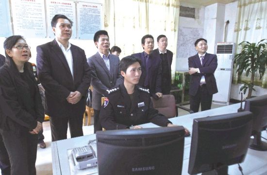 國家民政部農(nóng)村社區(qū)驗收評估組對南海區(qū)農(nóng)村社區(qū)建設(shè)進行檢查驗收。