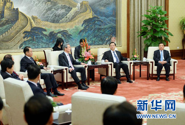 2月20日,全國人大常委會委員長張德江在北京人民大會堂會見以韓中議員外交協(xié)議會會長鄭夢準(zhǔn)為團(tuán)長的韓國