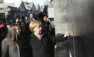 2012年2月2日，北京，默克爾來到南鑼鼓巷游覽。