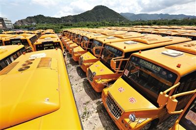 8月28日，浙江溫嶺，擱置農(nóng)村近1年的校車。