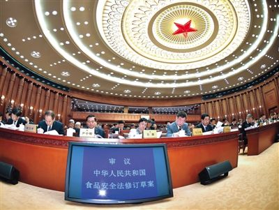 昨日，食品安全法修訂草案提交十二屆全國人大常委會第十四次會議進行三審。 新華社記者 李濤 攝