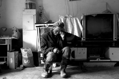 今年73歲的錢智遠(yuǎn)說起女兒錢仁鳳不禁老淚縱橫。