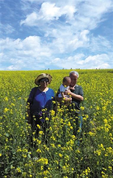事故之前，老兩口的合影，李春同說，老兩口一輩子很少一起照相。家屬供圖