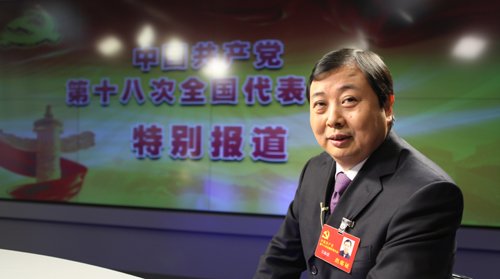 十八大代表，江蘇省江陰市華西村黨委書(shū)記、華西集團(tuán)董事長(zhǎng)吳協(xié)恩