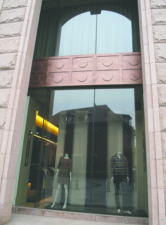 成都新東方千禧大酒店內(nèi)，曾銷售假冒LV產(chǎn)品的店鋪