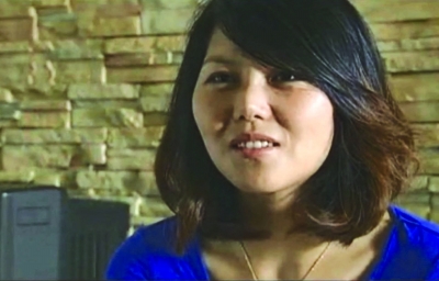 靳冰發(fā)現(xiàn)自己和杜家女兒長得很像。