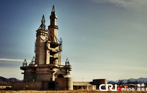 有著“鬼城”、“現(xiàn)實版的寂靜嶺”、“城堡廢墟”等稱號的城堡。沈湜 攝…