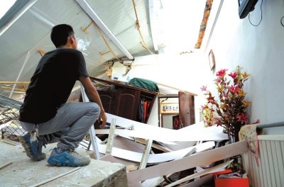 家中成為一片廢墟。記者 趙思衡/攝