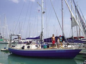 　翟峰一家和花34萬元買的“彩虹勇士號(hào)”