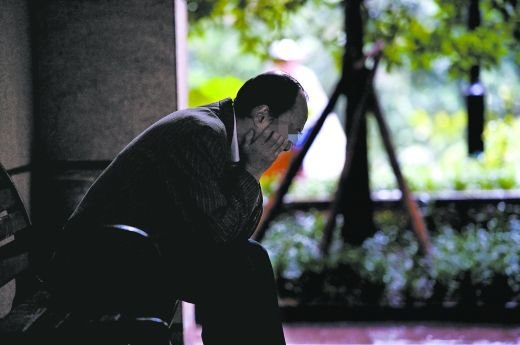 丹丹不能和爸爸進(jìn)行很好的溝通，爸爸傷透了腦筋。