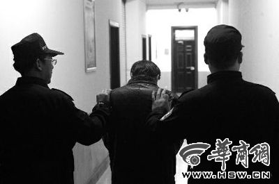 　昨日，西安市長延堡派出所，砍傷醫(yī)生的插隊患者已被警方控制 本報記者 張喆 攝