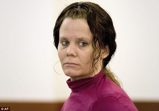 2月12日，勒死朋友并剖腹取嬰的柯里出庭受審。